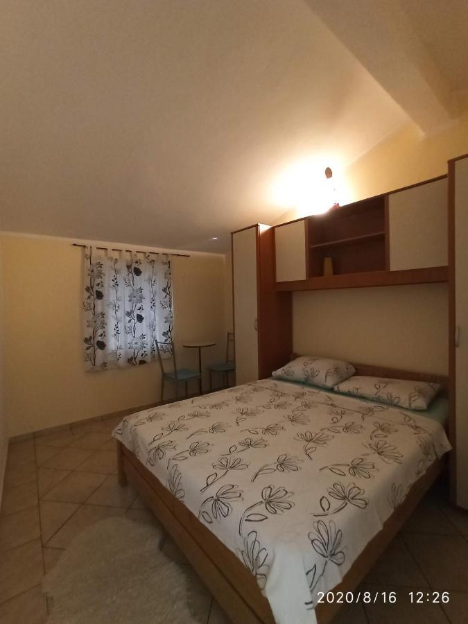 Apartmani Lun Vir Exterior photo